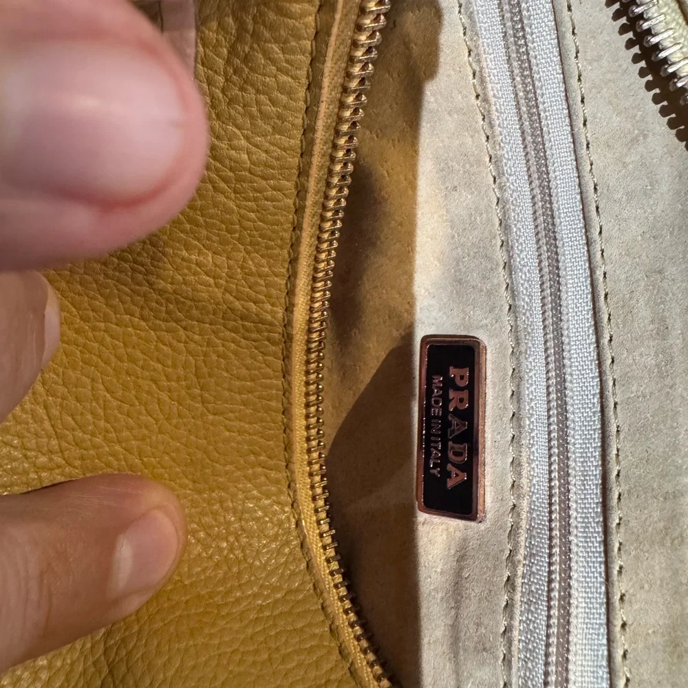 Original Small Prada women purse 👜 - Picture 2 of 3